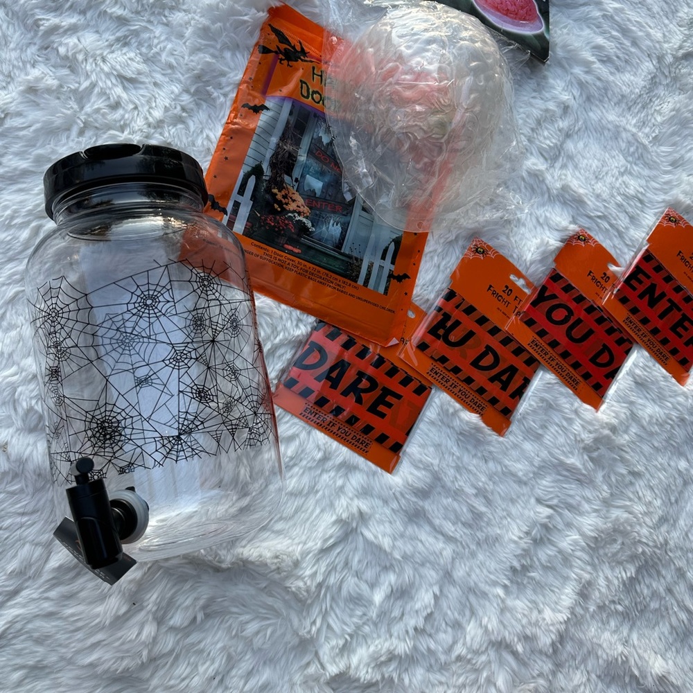 Halloween party host deco, drink dispenser & brain shaped mold